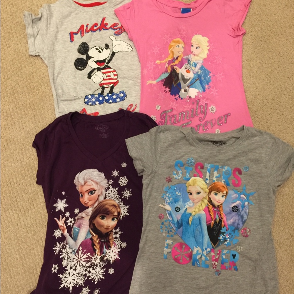 ❄️Disney graphic tee bundle❄️